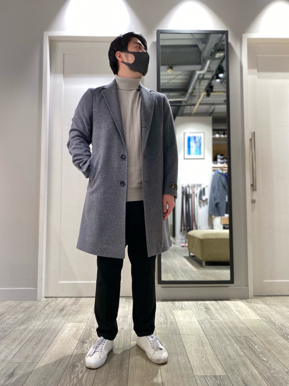 「冬コーデ、ロングコート、マイベストコーデ2024、クリスマスコーデ、冬、クリスマスに着たい服、モノトーンコーデ、冬アウター、おでかけコーデ、大人コーデ、おしゃれさんと繋がりたい、キレイめ、ootd、outfit、ニット」｜「DESIGNWORKSのカシミア混 チェスターコート（チェスターコート、グレー系）」を使った、aoさん（メンズ・175cm）の冬コーディネートの1枚目の写真