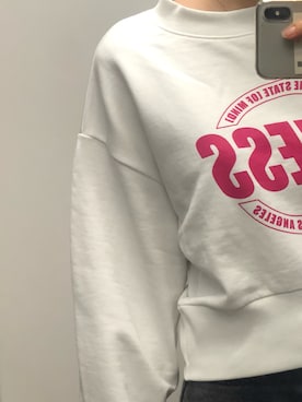 「Guess（ゲス）のアイテム（スウェット）」を使った、ももさん（レディース・164cm）の秋コーディネート