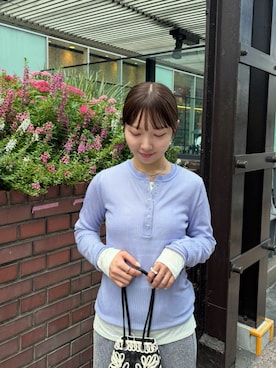 「SENSE OF PLACE by URBAN RESEARCH（センスオブプレイスバイアーバンリサーチ）のコードシシュウベロアバッグ（ハンドバッグ）」を使った、akaneさん（レディース・160cm）の夏コーディネート