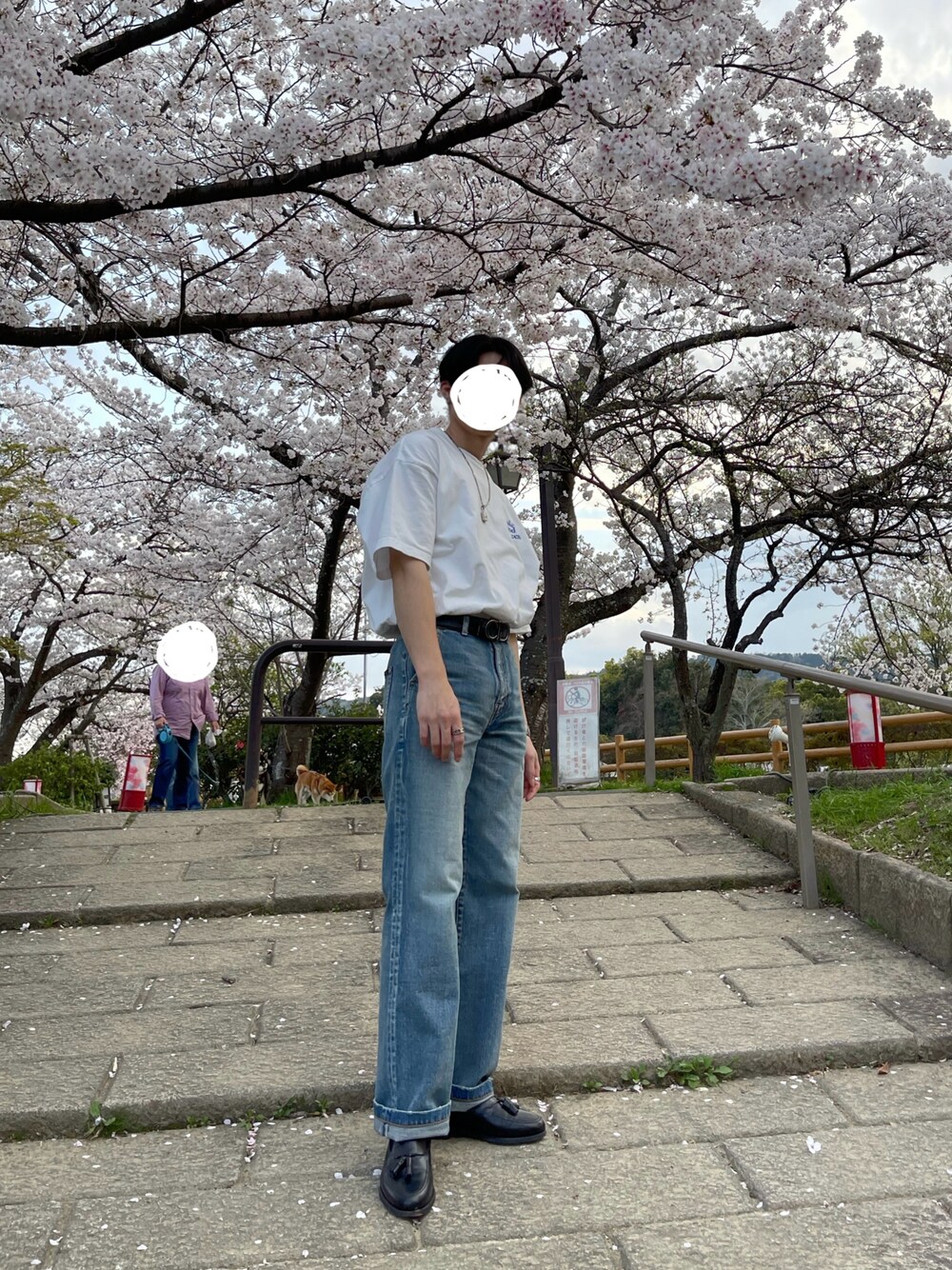 「Dior、Saint Laurent、berwick1707、革靴、ワイドデニム、デニムパンツ、デニム、シルバーアクセサリー」｜「Saint Laurentのアイテム（デニムパンツ、ブルー系）」を使った、天さん（メンズ・175cm）の春コーディネートの1枚目の写真