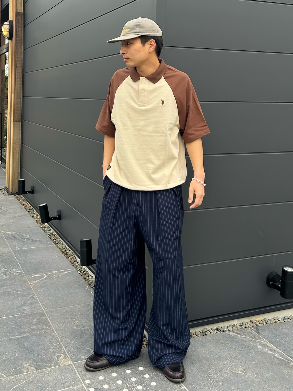 「春めき満開コーデ、春色、ポロシャツ、メンズコーデ、キヤップ、オトナカジュアル、春服コーデ、おでかけコーデ、大人カジュアル、休日スタイル、ストリートファッション、いいね、save、フォローお願いします🤑、低身長コーデ、ootd、outfit」｜「CIAOPANIC TYPYの【UNISEX】タックボリュームワイドスラックス（スラックス、ブルー系）」を使った、Shimoさん（メンズ・169cm）の春コーディネートの1枚目の写真