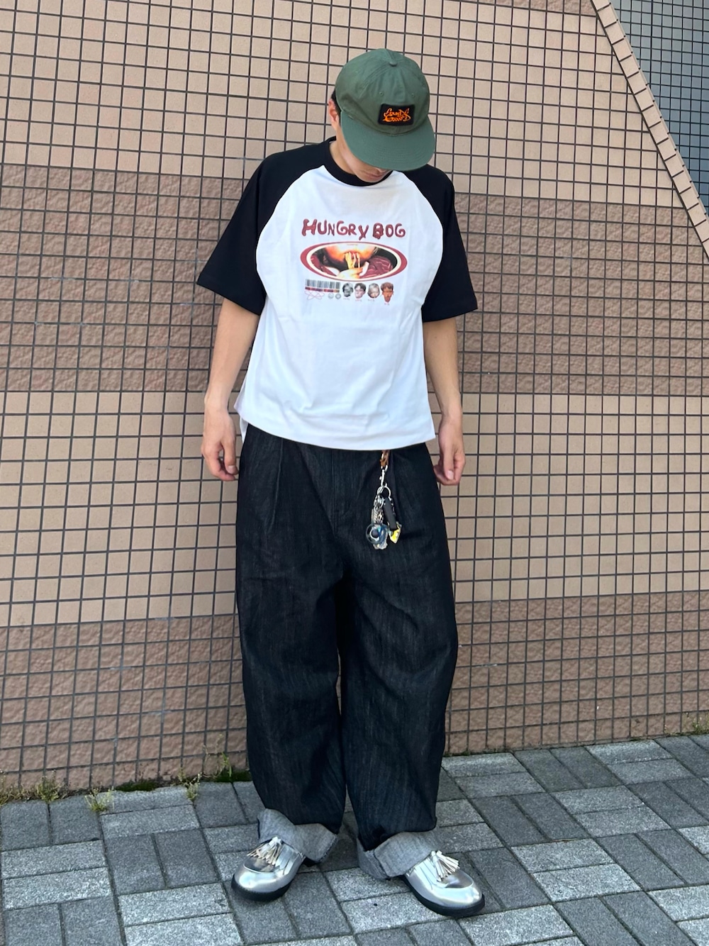 「夏コーデ、白Tシャツ、大人カジュアル、ラグランTシャツ、春夏コーデ、ootd、夏服、ローファー、キャップ、デニム、低身長コーデ、お出かけコーデ、おしゃれさんと繋がりたい、オーバーサイズ、ストリート」｜「HUNGBOGのアイテム（Tシャツ/カットソー、ホワイト系）」を使った、Shimoさん（メンズ・169cm）の夏コーディネートの1枚目の写真