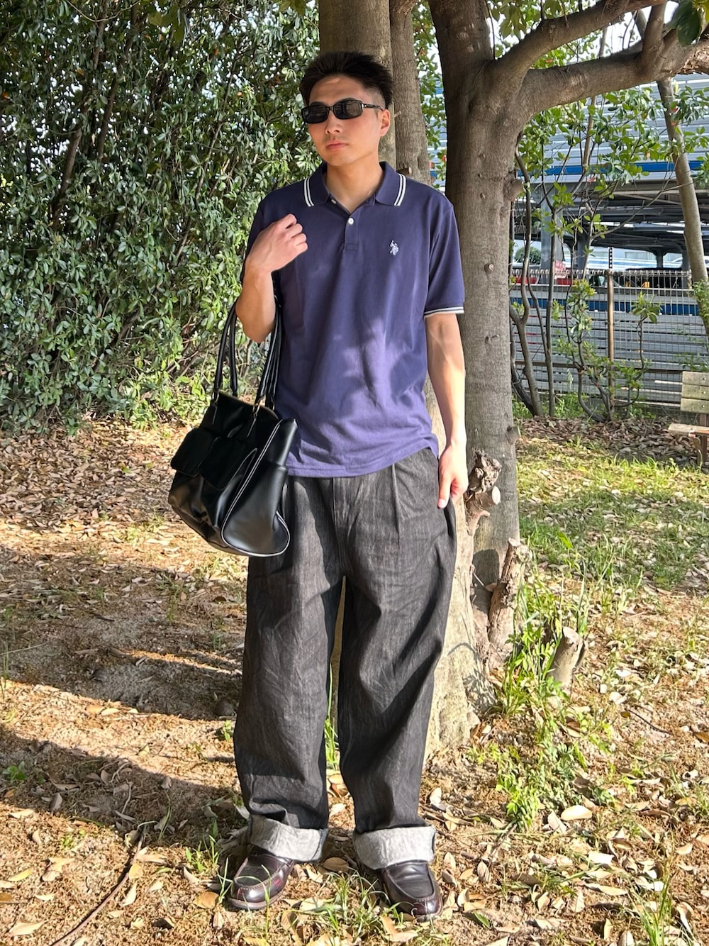 「最近のいい感じコーデ、サングラス、初夏コーデ、ストリート、カジュアルコーデ、休日コーデ、お出かけコーデ、オトナカジュアル、おしゃれさんと繋がりたい、おすすめ、ローファー、デニム、ootd、outfit、いいね、save、フォローお願いします🤑」｜「WEGOのアイテム（ポロシャツ、ブルー系）」を使った、Shimoさん（メンズ・169cm）の春コーディネートの1枚目の写真