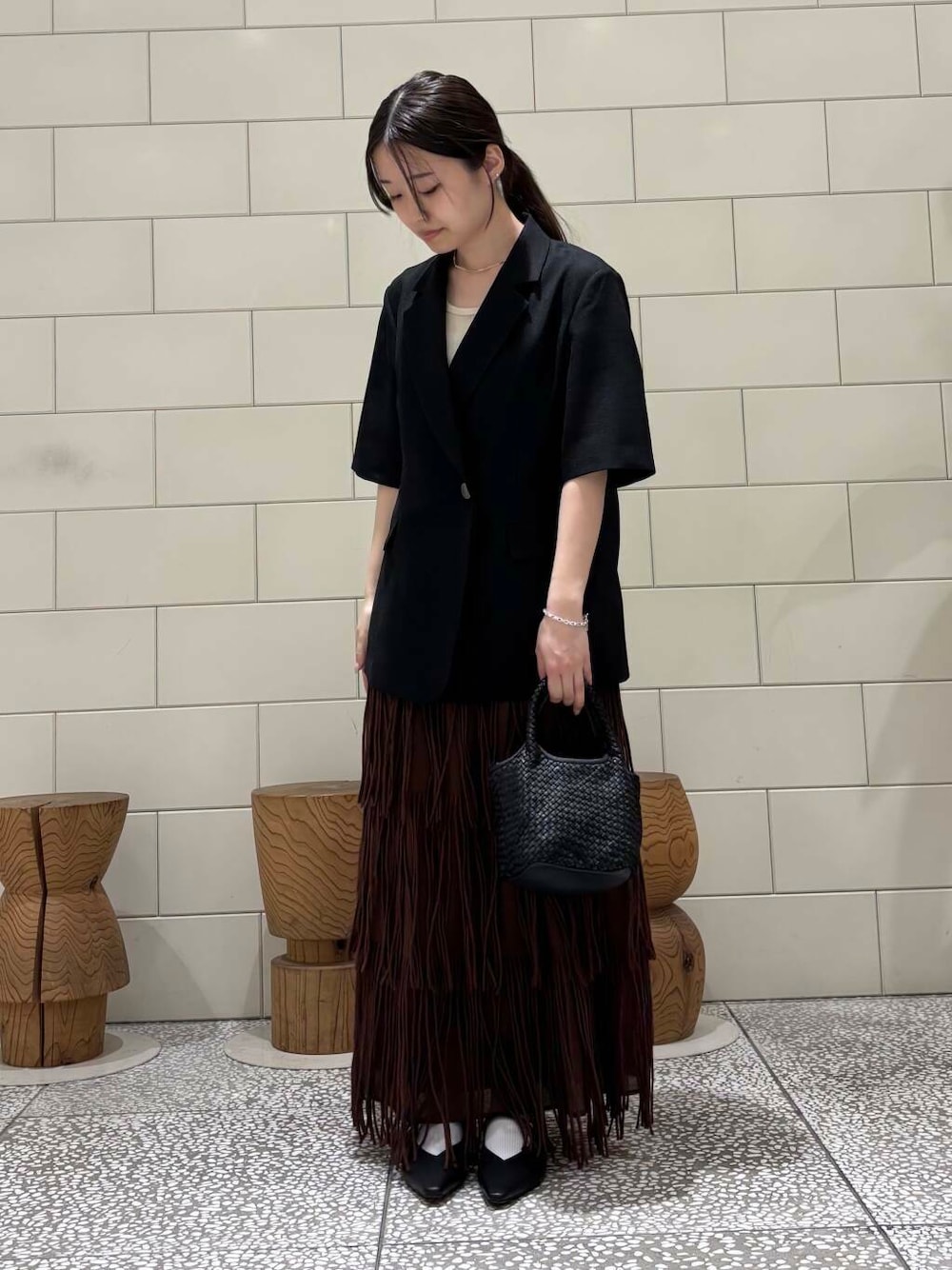 「newarrival、休日スタイル、旅行コーデ、ここでしか手に入らない別注アイテム、外遊びコーデ、暮らしを楽しむ、初夏アウター、サマシェマ」｜「URBAN RESEARCHのdecor『デコール』　Hematite bar Choker（ネックレス、シルバー系）」を使った、COCOAさん（レディース・155cm）の春コーディネートの1枚目の写真