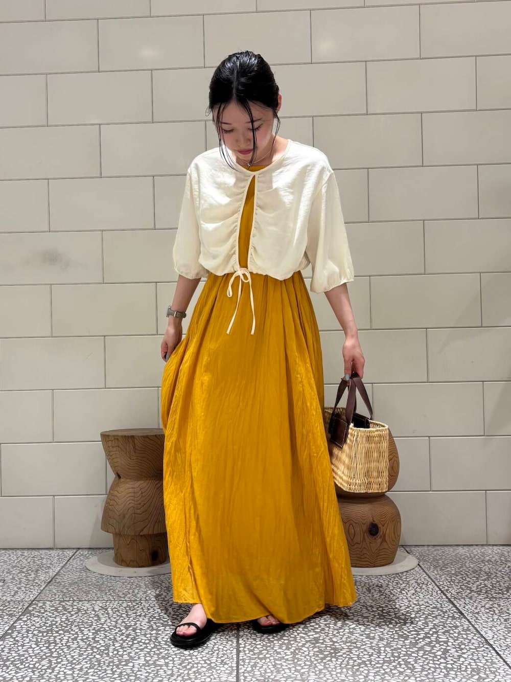 「旅行コーデ、帰省コーデ、私のイチ推しブランド、夏カラーコーデ、私が選ぶセールアイテム25ss、キャミワンピ、おでかけコーデ、大人可愛い、150cm台コーデ、おしゃれさんと繋がりたい、レイヤードスタイル、ロングワンピース、低身長女子、夏コーデ、アウトドアスタイル」｜「CORSO ROMA，9のCORSO ROMA, 9　STRAP SANDAL（サンダル、ブラック系）」を使った、COCOAさん（レディース・155cm）の夏コーディネートの1枚目の写真