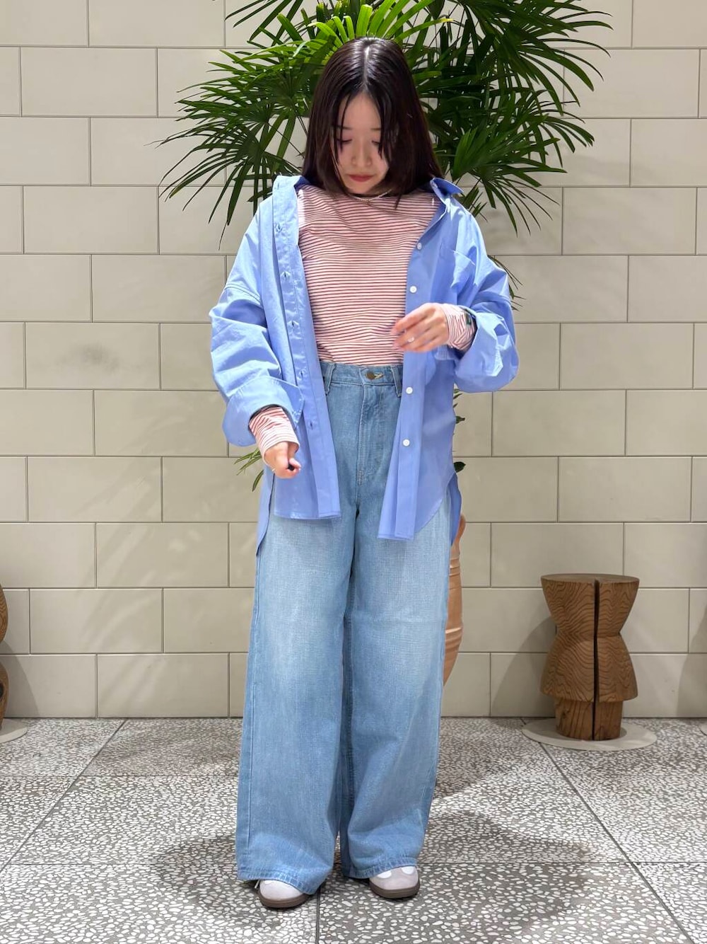 「デートコーデ、newarrival、ここでしか手に入らない別注アイテム、私のイチ推しブランド、暮らしを楽しむ、私の推しデニムスタイル、春色、シャツスタイル、春服コーデ、ゆるコーデ、カラーコーデ、ワイドデニム、バギーパンツ、低身長女子、今日のコーデ」｜「RODE SKOのhun RODE SKO　Gather pocket（ショルダーバッグ、ブラック系）」を使った、COCOAさん（レディース・155cm）の冬コーディネートの1枚目の写真