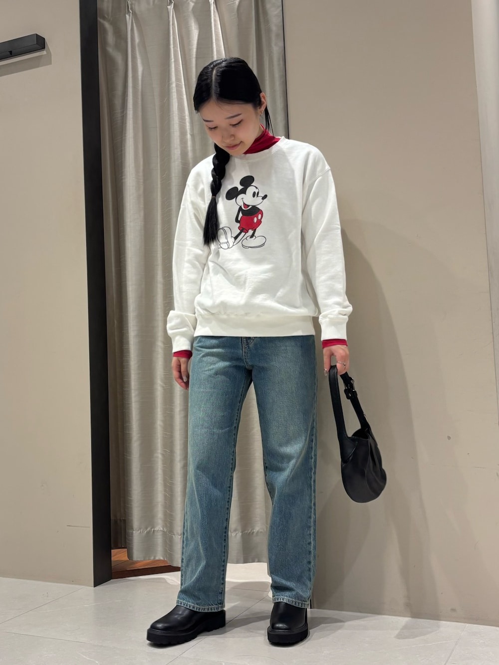 「ディズニー、ディズニーコーデ、別注、秋っぽコーデ更新中、休日スタイル、お出かけコーデ、お洒落さんとつながりたい、カジュアル、カジュアルコーデ、低身長、低身長コーデ」｜「URBAN RESEARCH ROSSO WOMENのセミシアータートル（Tシャツ/カットソー、ピンク系）」を使った、COCOAさん（レディース・155cm）の秋コーディネートの1枚目の写真