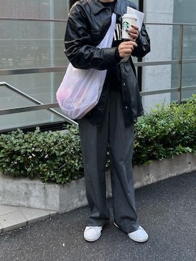 「ブラック×ホワイト」｜「アイテム（スラックス）」を使った、zakkyyyyyさん（レディース・163cm）の秋コーディネート