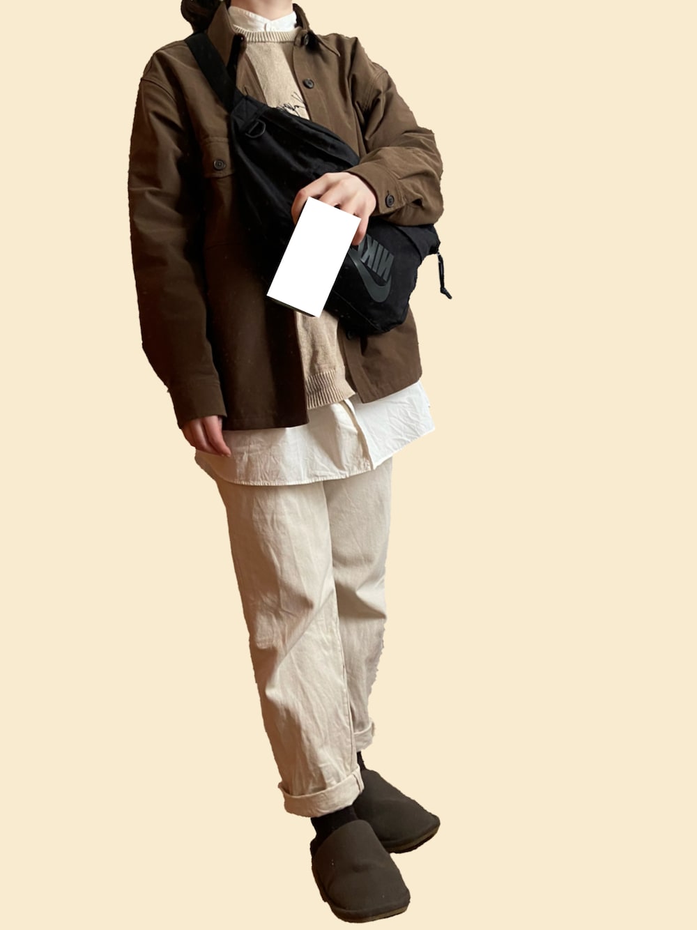 「シンプルコーデ、パンツコーデ、UNIQLO、ユニクロ、メンズライク、KAPPA、notch.、NIKE、パンツスタイル、シャツスタイル、ニット、レイヤードスタイル、オーバーサイズ、カジュアル、デニム」｜「notch.のハイウェストストレートデニム（デニムパンツ、ホワイト系）」を使った、aripon.さん（レディース・165cm）の冬コーディネートの1枚目の写真