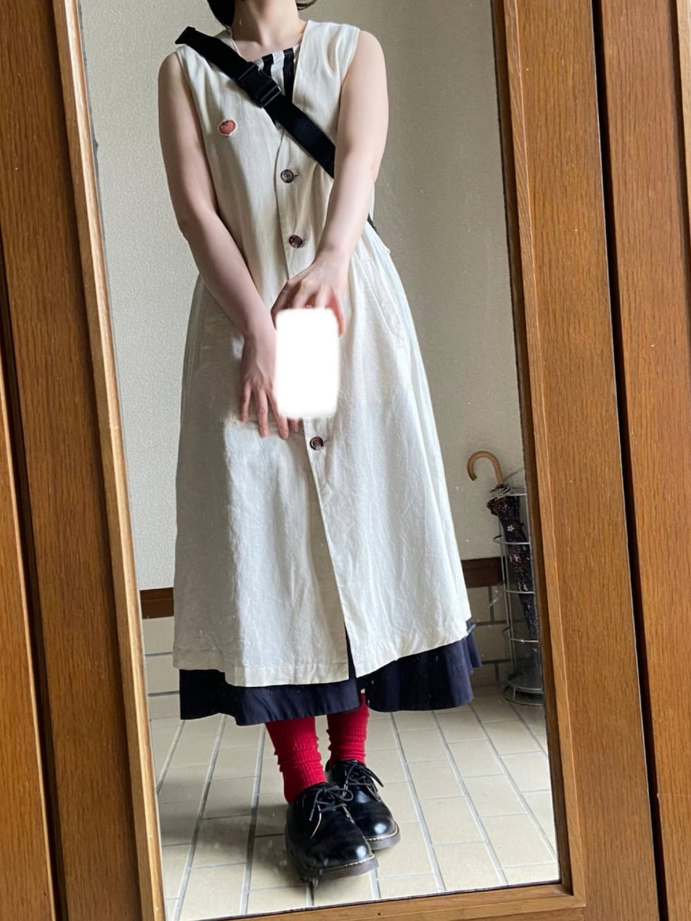 「ワンピース、スカート、NIKE、UNIQLO、ストライプ、ベスト、ナイキ、GLOBAL WORK、タンクトップ、グラニフ、夏コーデ、グローバルワーク(GLOBAL WORK)、DONOBAN、design tshirts store graniph、今日のコーデ」｜「DONOBANのリネンロングジレ [E]（ベスト、ベージュ系）」を使った、aripon.さん（レディース・165cm）の秋コーディネートの1枚目の写真
