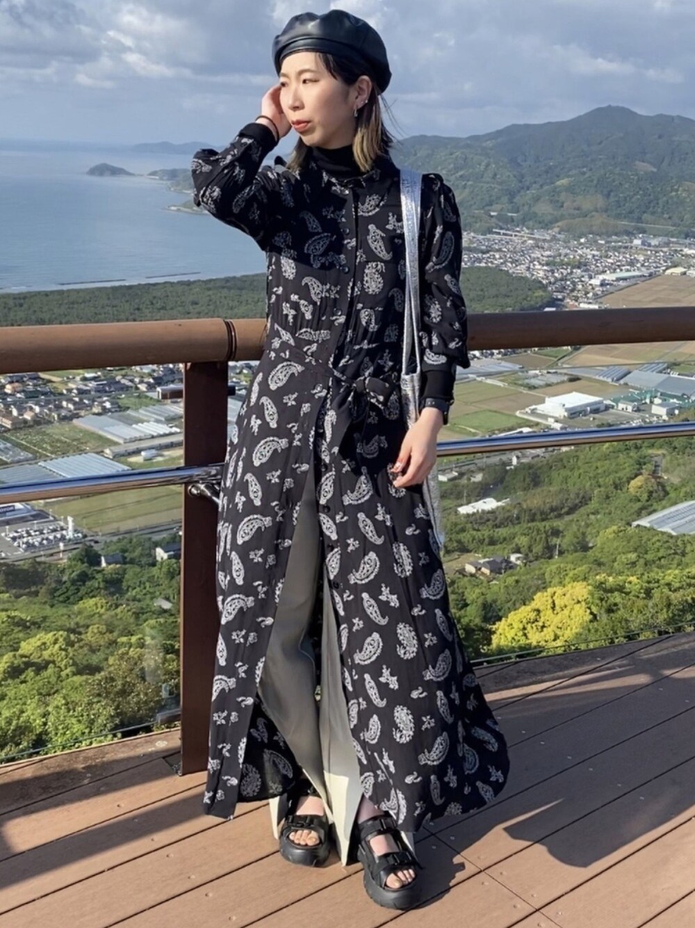 「休日コーデ、オトナ女子、きれいめカジュアル、シンプル、キレイめ、ペイズリー」｜「ZARAのアイテム（ワンピース、ブルー系）」を使った、cstさん（レディース・166cm）の春コーディネートの1枚目の写真