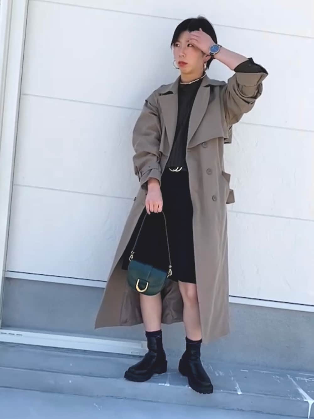 「春、モード、高身長女子、トレンチコート、ハーフパンツ、RIMARK、大人コーデ、キレイめ、春コーデ、EMODA、SLY、ZARA、CHARLES＆KEITH」｜「SLYのSQUARE TOE BOOTS ブーツ スクエア（ブーツ、ブラック系）」を使った、cstさん（レディース・166cm）の春コーディネートの1枚目の写真