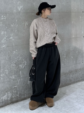 「アイテム（スウェットパンツ）」を使った、入江 葵さん（レディース・148cm）の冬コーディネート