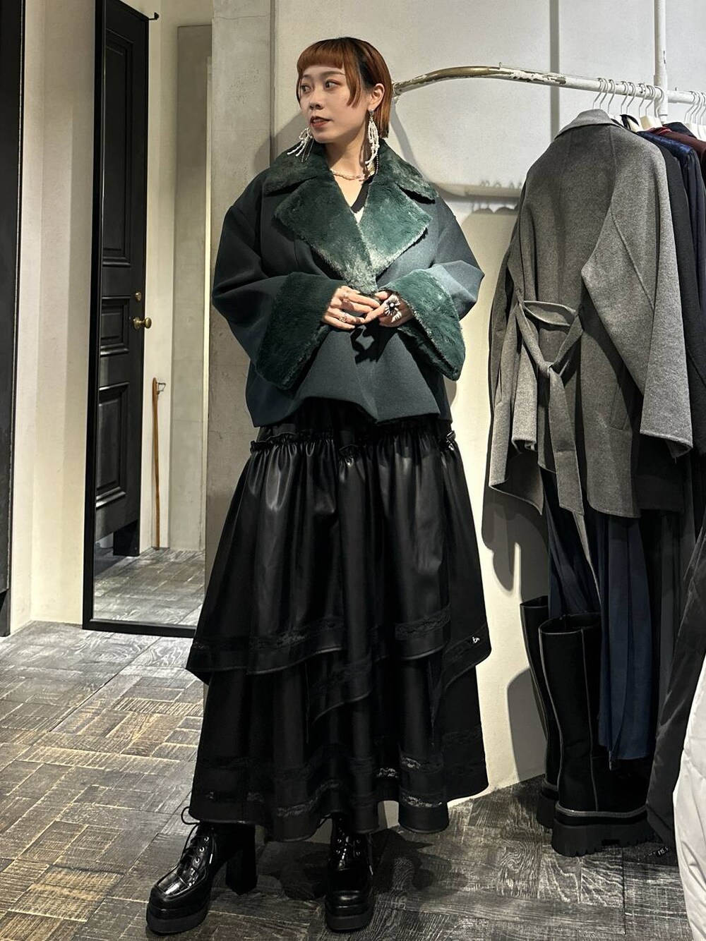 レースラインフェイクレザースカート(HARE)を使った人気ファッション