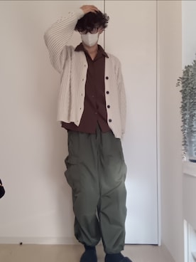 「アイテム（カーゴパンツ、グリーン系）」を使った、punimeganeさん（メンズ・184cm）の冬コーディネート