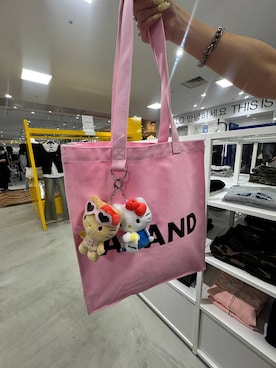 「ALAND（エーランド）の【ハローキティ】マスコットチャーム（キーホルダー、ホワイト系）」を使った、kitunesandayoさん（レディース・167cm）の夏コーディネート