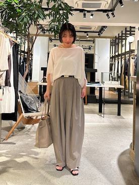「GALLARDAGALANTE（ガリャルダガランテ）の梳毛ライクカーブスラックス（その他パンツ、ベージュ系）」を使った、ggnabeさん（レディース・155cm）の夏コーディネート
