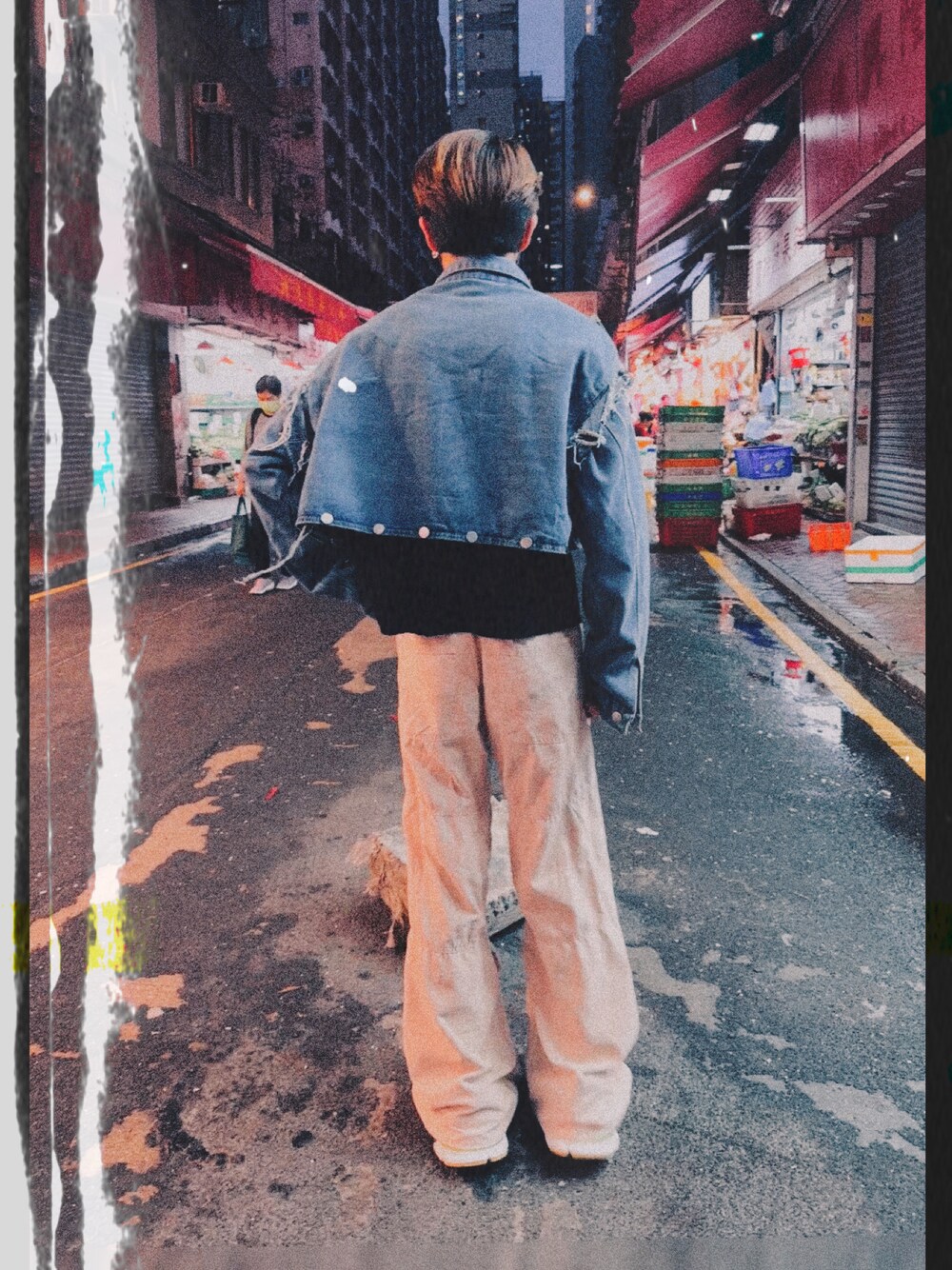 「カジュアル、jethro、jethrotang鄧柏軒、jethrotang、denim、BALENCIAGA、Hong Kong、大人カジュアル、着回しコーデ、男の子、厚底シューズ、UNIQLO、淡色コーデ、リラックススタイル、シャツスタイル」｜「ZARAのアイテム（デニムジャケット、ブルー系）」を使った、Jethro Tangさん（メンズ・170cm）の春コーディネートの1枚目の写真