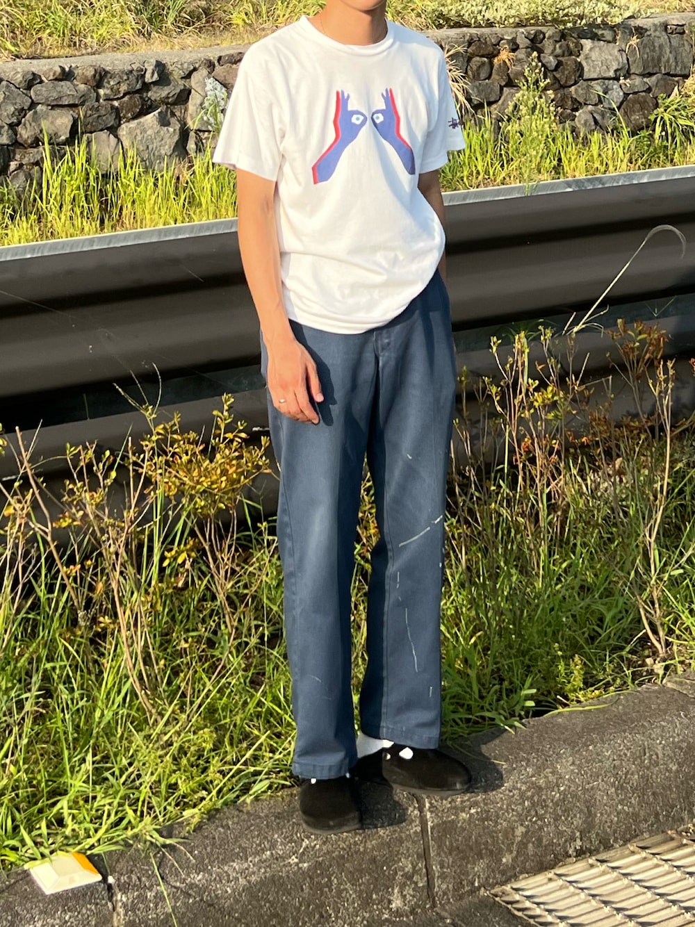 「休日スタイル、アウトドアスタイル、古着、古着MIX、古着コーデ、古着好きな人と繋がりたい、古着女子、古着男子、ワークパンツ、ディッキーズ(Dickies)、Dickies、stussy、birkenstock、ラフコーデ、チノパン」｜「STUSSYのアイテム（Tシャツ/カットソー、ホワイト系）」を使った、abharakunさん（メンズ・170cm）の秋コーディネートの1枚目の写真