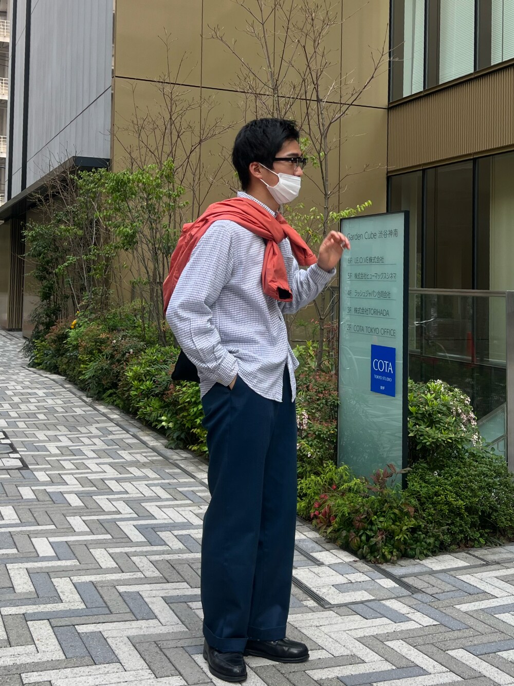 「お出かけコーデ日記、休日スタイル、シンプルコーデ、メンズファッション、大人コーデ、シャツコーデ、オトナカジュアル、古着MIX、古着好きな人と繋がりたい、古着コーデ、メガネコーデ、チェックシャツ、ユニクロ、ワークパンツ、ラフコーデ」｜「UNIQLOのアイテム（シャツ/ブラウス、ブルー系）」を使った、abharakunさん（メンズ・170cm）の春コーディネートの1枚目の写真