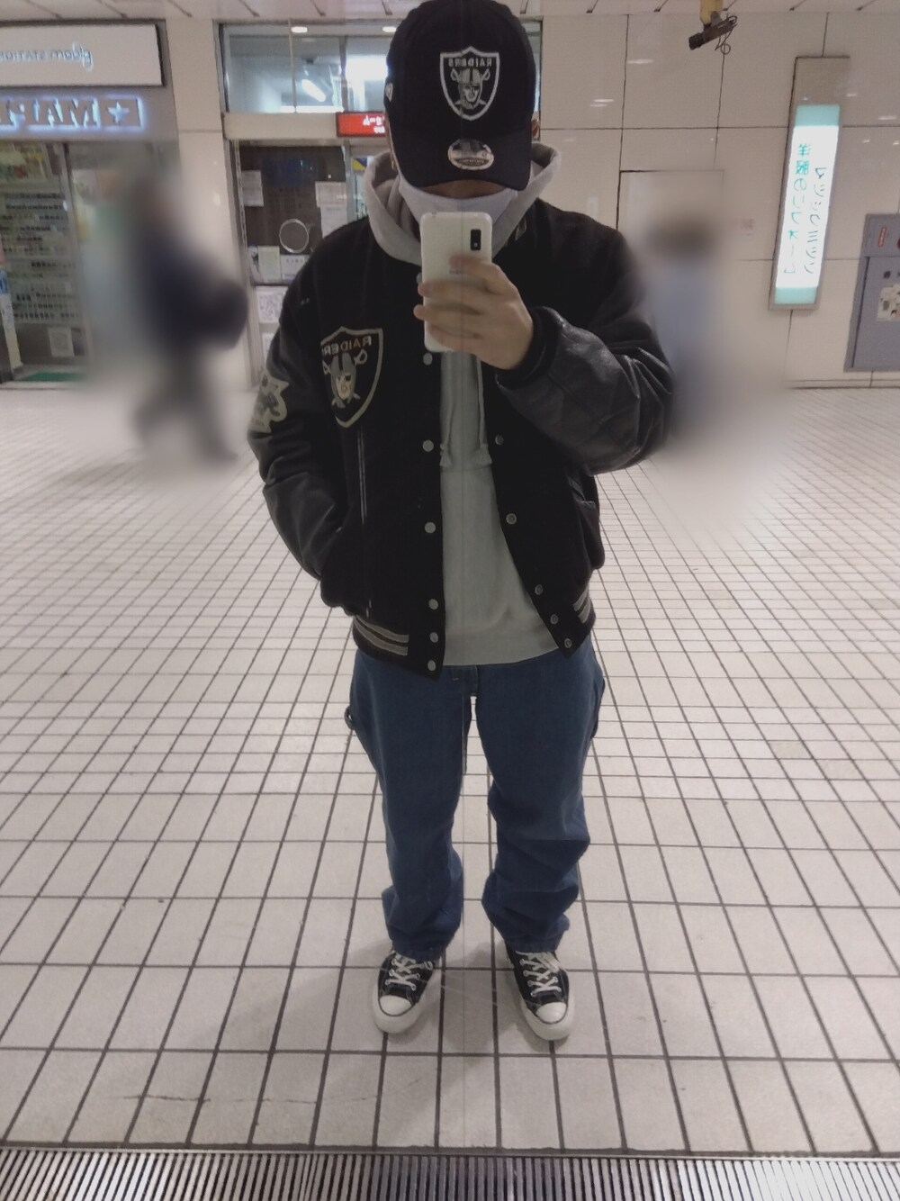 「西海岸、raiders、vintage」｜「DickiesのDickies Relaxed Fit Carpenter Jean （デニムパンツ、ブルー系）」を使った、mkさん（メンズ・166cm）の冬コーディネートの1枚目の写真