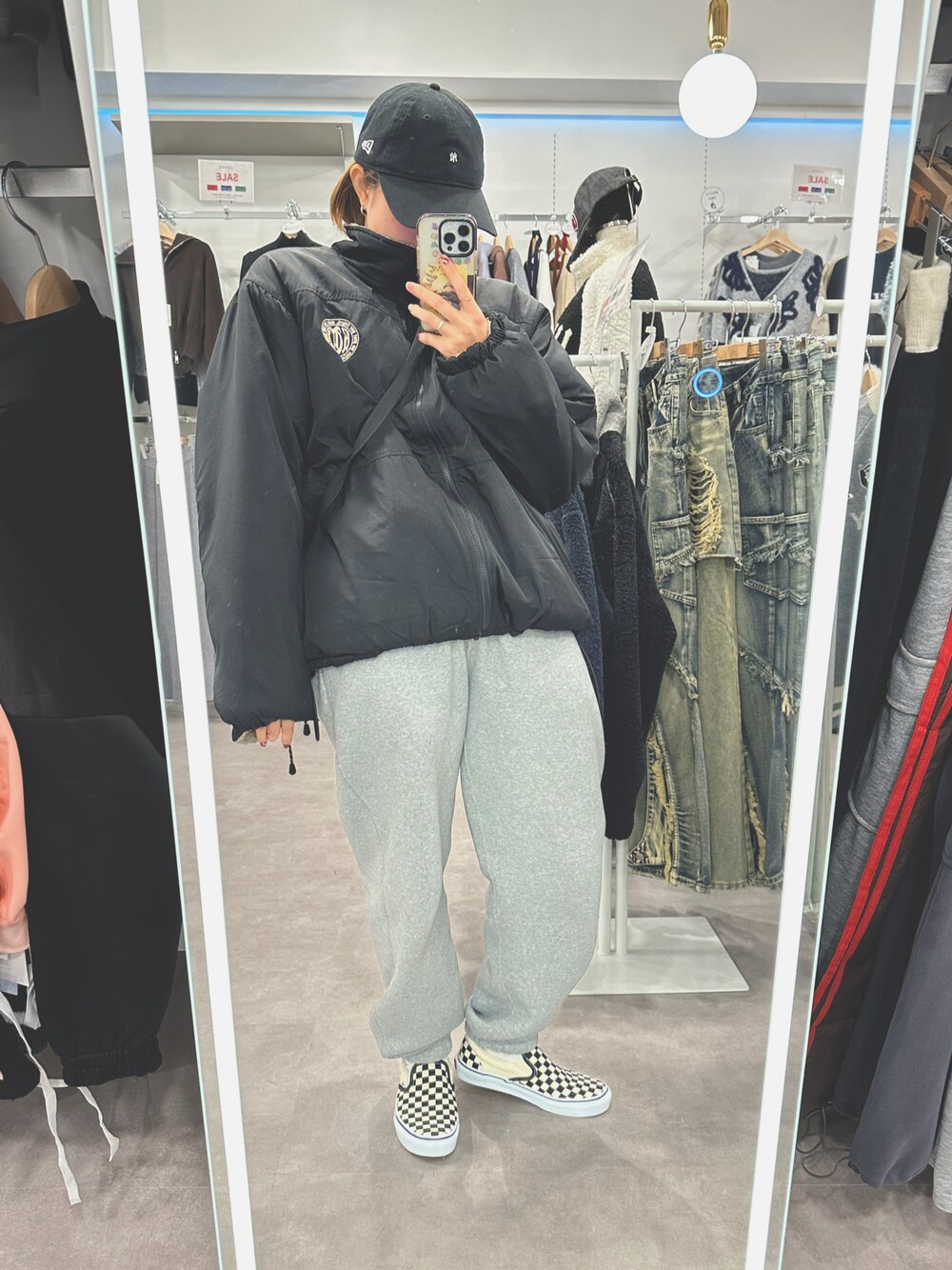 「冬のコーデ、冬アウター、休日スタイル、シンプルスタイル、おしゃれさんと繋がりたい、チェッカー」｜「kutirの2wayリバーシブルナイロンボアブルゾン（ブルゾン、ブラック系）」を使った、Zeroさん（骨格ウェーブ・レディース・162cm）の冬コーディネートの1枚目の写真
