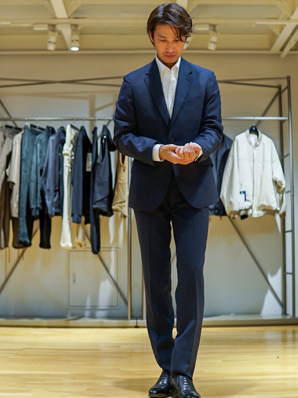 「メンズファッション、スーツスタイル、ビジネススタイル、ビジネスコーデ」｜「MEN'S BIGIのアイテム（フォーマルスーツ/小物、ブルー系）」を使った、2ndbmさん（メンズ・174cm）の秋コーディネートの1枚目の写真