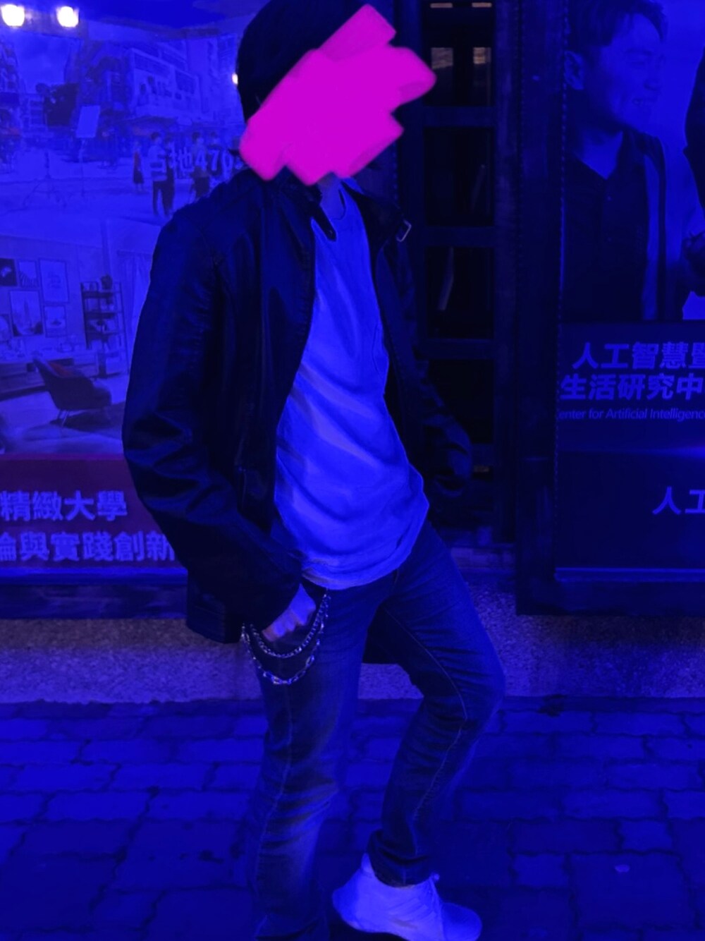 「adidasのアイテム（スニーカー、ホワイト系）」を使った、愛 もぅさん（メンズ・171cm）の秋コーディネートの1枚目の写真