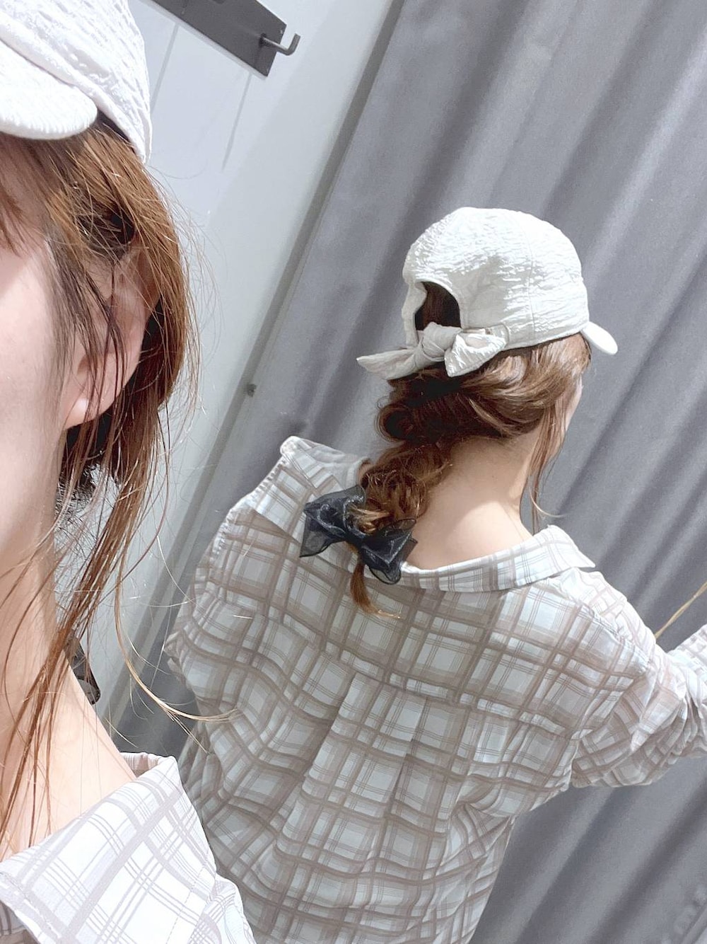 「雨の日コーデ、ヘアアレンジ、ヘアアクセサリー、キャップ、ベーシック/シンプル、カジュアル」｜「LAKOLEのシフォンリボンバレッタ / 291485（バレッタ/ヘアクリップ、ブラック系）」を使った、ヨシピーさん（レディース・154cm）の春コーディネートの1枚目の写真