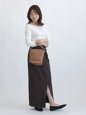 「OUR WACOAL（アワワコール）のカップ付きボートネックトップス（Tシャツ/カットソー、ホワイト系）」を使った、OURWACOALさん（レディース・164cm）の秋コーディネート