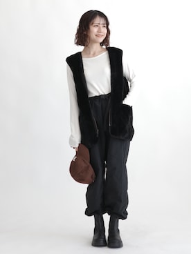 「OUR WACOAL（アワワコール）のカップ付きボートネックトップス（Tシャツ/カットソー、ホワイト系）」を使った、OURWACOALさん（レディース・164cm）の秋コーディネート