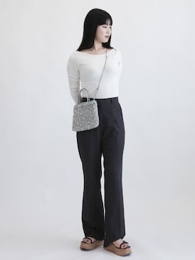 「OUR WACOAL（アワワコール）のカップ付きボートネックトップス（Tシャツ/カットソー、ホワイト系）」を使った、OURWACOALさん（レディース・164cm）の秋コーディネート