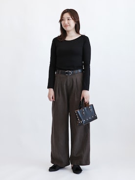 「OUR WACOAL（アワワコール）のカップ付きボートネックトップス（Tシャツ/カットソー、ブラック系）」を使った、OURWACOALさん（レディース・164cm）の秋コーディネート