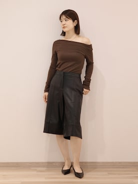 「OUR WACOAL（アワワコール）のカップ付きアシンメトリートップス（Tシャツ/カットソー、ブラウン系）」を使った、OURWACOALさん（レディース・164cm）の秋コーディネート