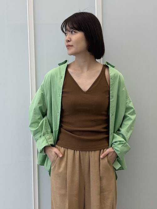 【新同】OUR WACOAL カップ付きキャミＬオリーブ色 ワコール カップ付きキャミソール Vネック(前後)（キャミソール）｜OUR