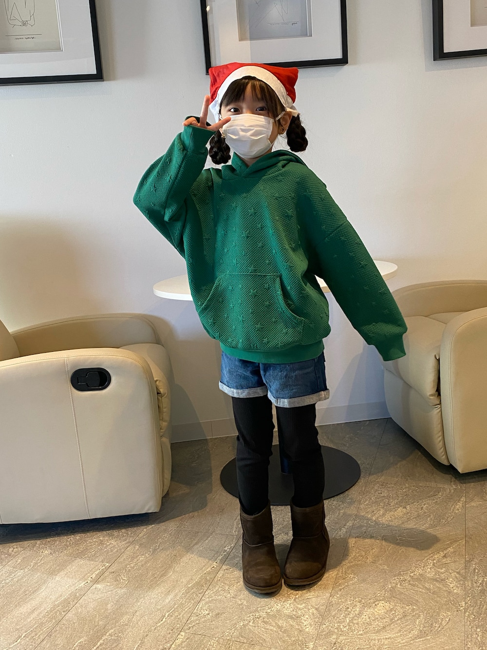 「クリスマスに着たい服、クリスマスコーデ、プチプラ、女の子、小学生女子、鈴たんootd、クリスマス会」｜「GUのアイテム（パーカー、グリーン系）」を使った、鈴たんさん（キッズ・110cm）の冬コーディネートの1枚目の写真