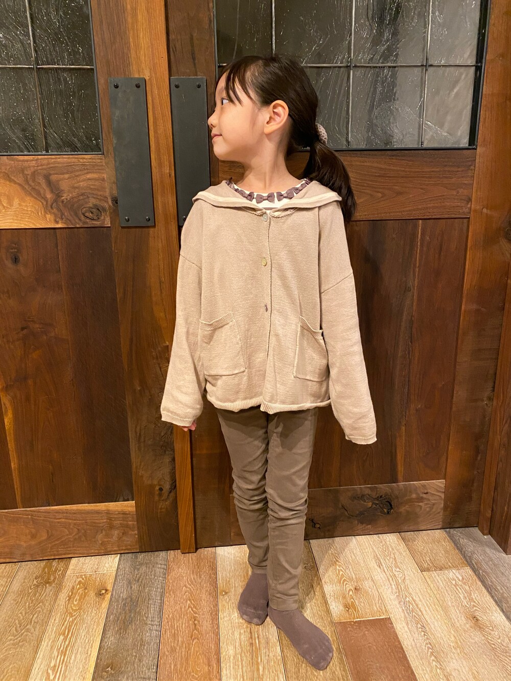 「秋コーデ、セーラーカラー、ワントーンコーデ、鈴たんootd、リボン、小学生コーデ、小学生女子、おんなのこコーデ」｜「anyFAMのアイテム（その他パンツ、ブラウン系）」を使った、鈴たんさん（キッズ・110cm）の秋コーディネートの1枚目の写真