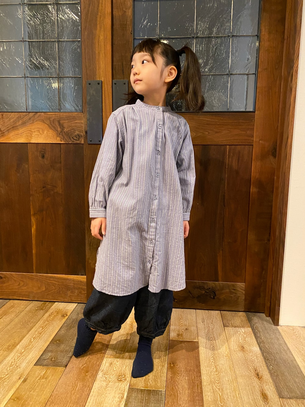 「ゆるコーデ、ビッグシルエット、鈴たんootd、小学生女子、おんなのこコーデ、ツインテールの日、ブルーコーデ」｜「tutuannaのアイテム（ソックス/靴下、ブルー系）」を使った、鈴たんさん（キッズ・110cm）の冬コーディネートの1枚目の写真