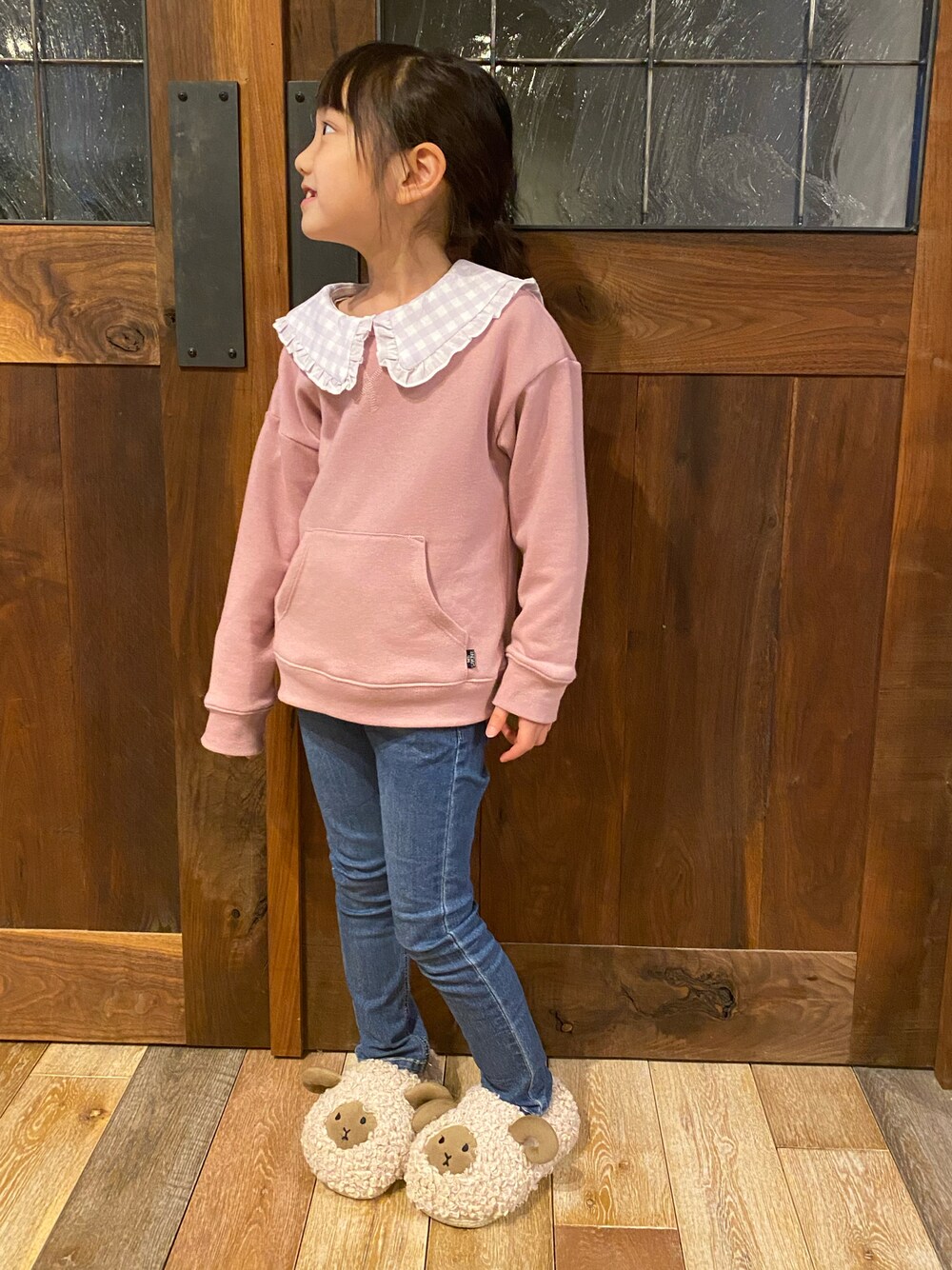 「小学生女子、おんなのこコーデ、プチプラ、セーラーカラー、デニム、鈴たんootd」｜「BRANSHESの【プレミアムストレッチ】デニムパンツ ユニセックス スキニー（デニムパンツ、ブルー系）」を使った、鈴たんさん（キッズ・110cm）の冬コーディネートの1枚目の写真