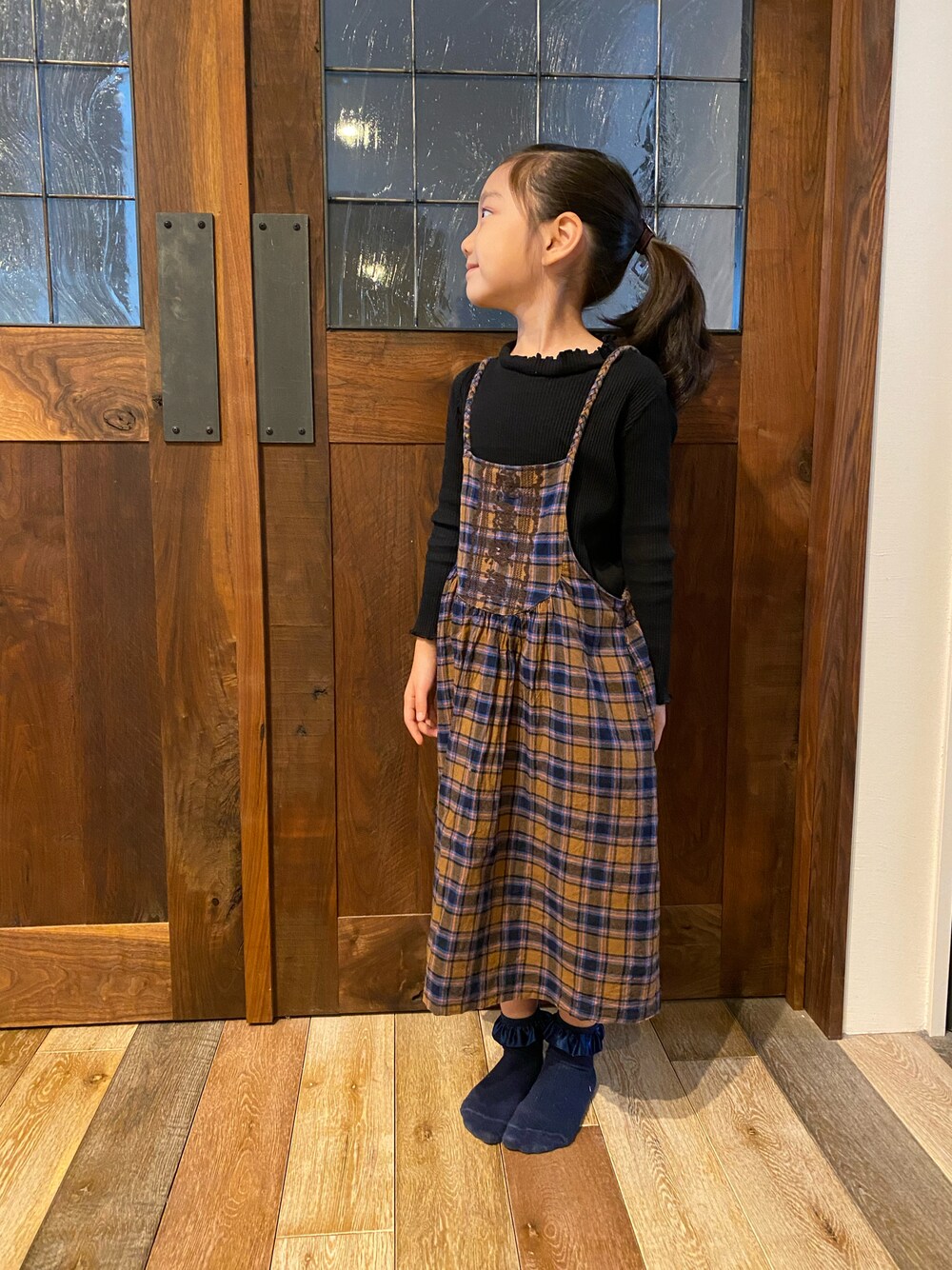「秋コーデ、ジャンパースカート、チェック、秋色コーデ、鈴たんootd」｜「MARKEY'Sのアイテム（ジャンパースカート、ブラウン系）」を使った、鈴たんさん（キッズ・110cm）の秋コーディネートの1枚目の写真