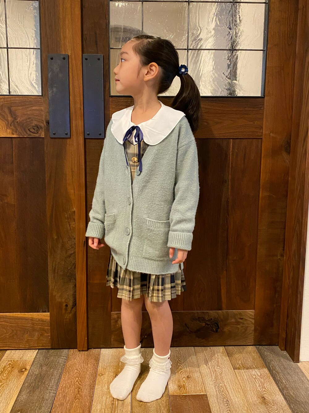 「カーディガン、セットアップ、ジャンパースカート、シロブラウス、リボンつき、鈴たんootd、ブラウン、音楽参観、小学生女子」｜「UNIQLOのアイテム（カーディガン/ボレロ、グリーン系）」を使った、鈴たんさん（キッズ・110cm）の秋コーディネートの1枚目の写真