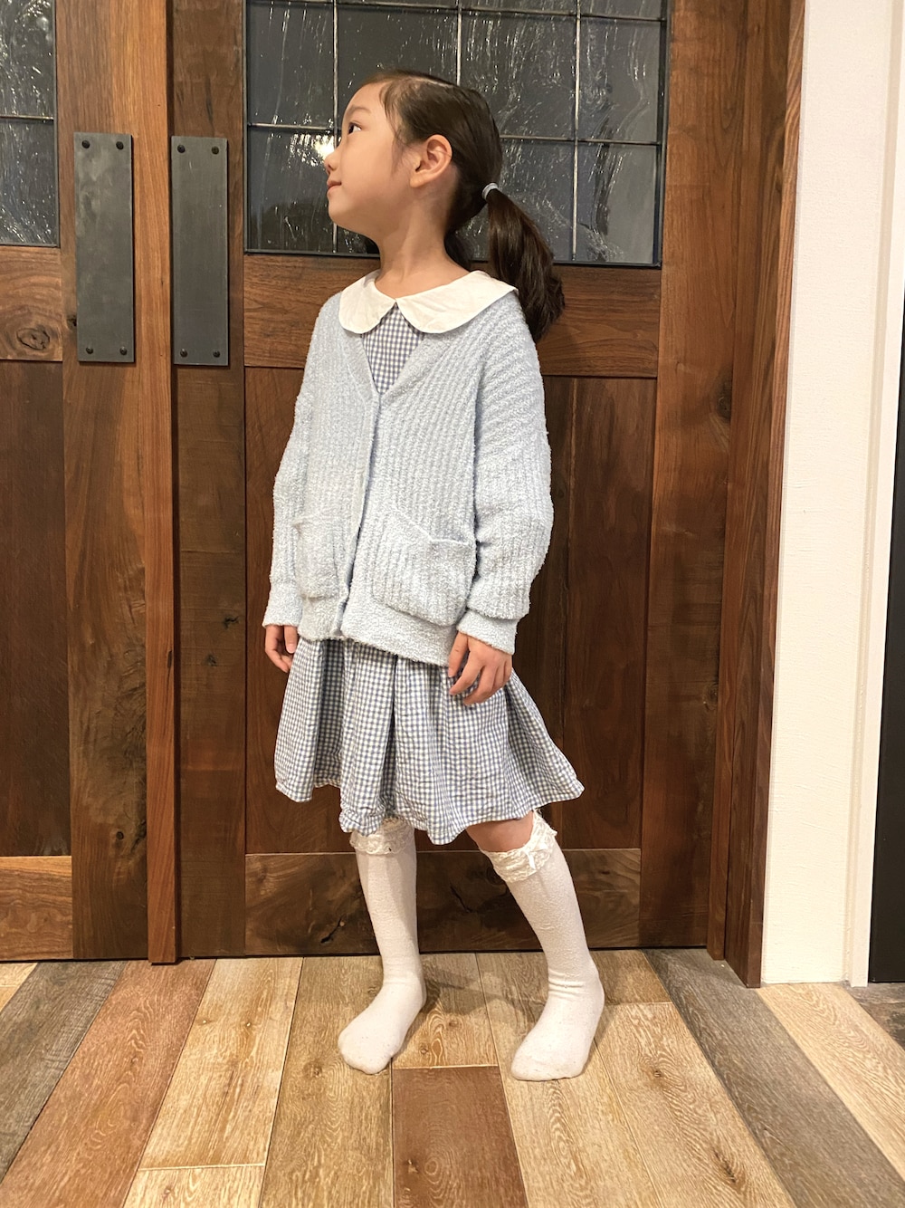 「おきにいりワンピース、おんなのこコーデ、小学生女子、鈴たんootd、今年でサイズアウトかなぁ」｜「GUのアイテム（カーディガン/ボレロ、ブルー系）」を使った、鈴たんさん（キッズ・110cm）の秋コーディネートの1枚目の写真