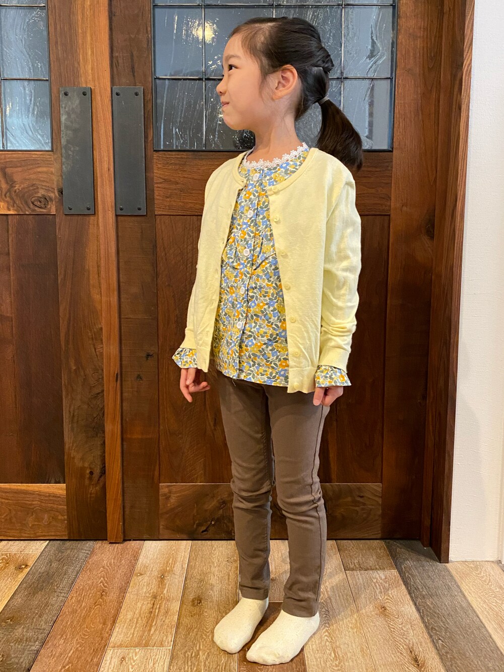 「鈴たんootd、キッズファッション、プチプラ、おんなのこコーデ、小学生女子、小学生コーデ」｜「anyFAMのアイテム（その他パンツ、ブラウン系）」を使った、鈴たんさん（キッズ・110cm）の秋コーディネートの1枚目の写真