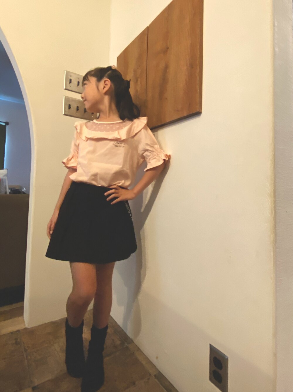 「夏コーデ、おんなのこ、鈴たんootd、JENNI、JENNI love、バースデイ、UNIQLO、小学生女子、ブラックピンクコーデ」｜「JENNI loveのチュール切替えフリルTシャツ（Tシャツ/カットソー、ピンク系）」を使った、鈴たんさん（キッズ・110cm）の夏コーディネートの1枚目の写真