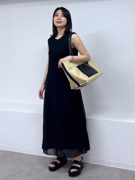 「ROPE'（ロペ）のスプリットレザーフットベッドサンダル（サンダル、ブラック系）」を使った、SAORIさん（レディース）の春コーディネート