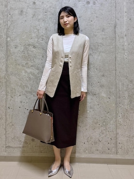 「ROPE'（ロペ）のポインテッドVカットパンプス（パンプス、シルバー系）」を使った、SAORIさん（レディース）の春コーディネート