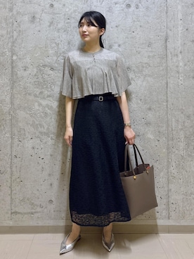 「ROPE'（ロペ）のポインテッドVカットパンプス（パンプス、シルバー系）」を使った、SAORIさん（レディース）の春コーディネート
