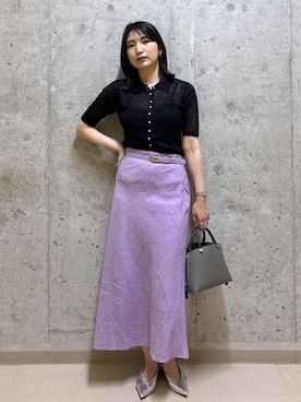 「ROPE'（ロペ）のポインテッドVカットパンプス（パンプス、シルバー系）」を使った、SAORIさん（レディース）の春コーディネート