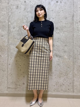「ROPE'（ロペ）のポインテッドVカットパンプス（パンプス、シルバー系）」を使った、SAORIさん（レディース）の春コーディネート
