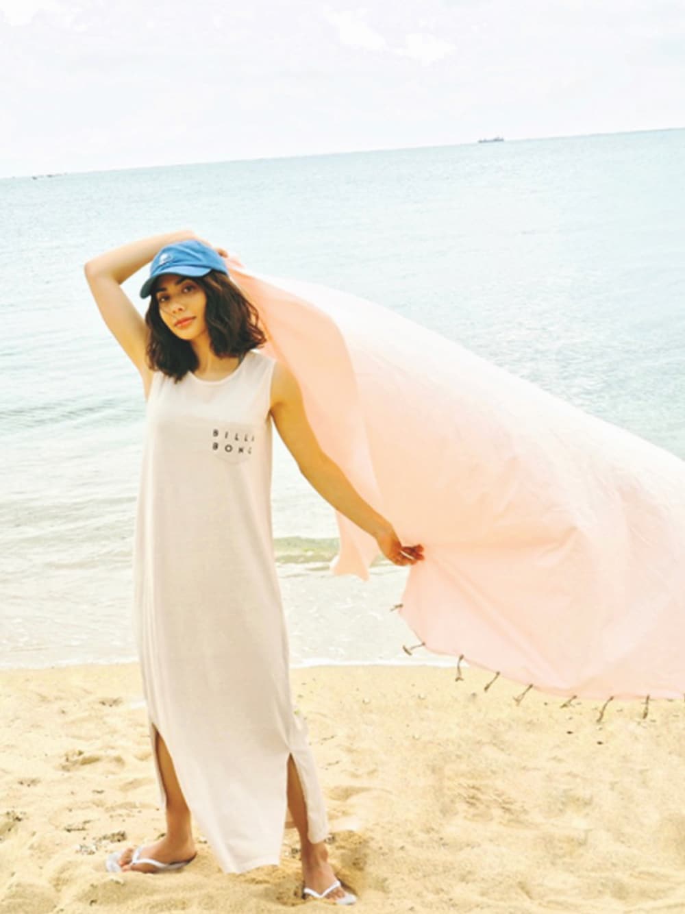 「ラフ、夏コーデ、ワンピース、低身長」｜「BILLABONGのアイテム（ワンピース、グレー系）」を使った、鈴木ヒカリさん（レディース・156cm）の夏コーディネートの1枚目の写真